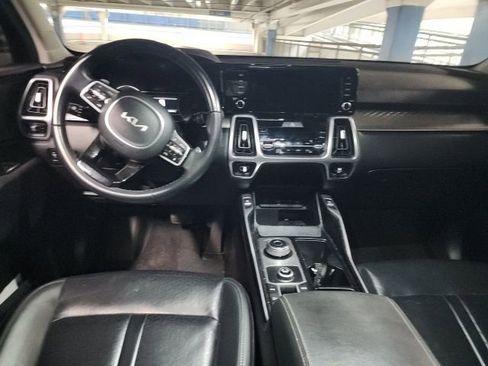 Certified 2023 Kia Sorento EX w/ Panoramic Sunroof Package image 5