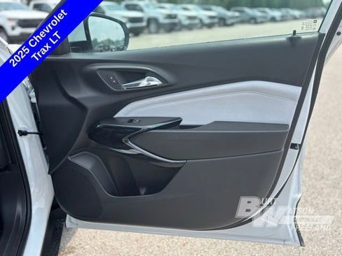New 2025 Chevrolet Trax LT w/ Driver Confidence Package image 13