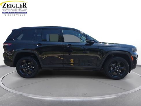 Certified 2023 Jeep Grand Cherokee Altitude AWD/4WD image 4
