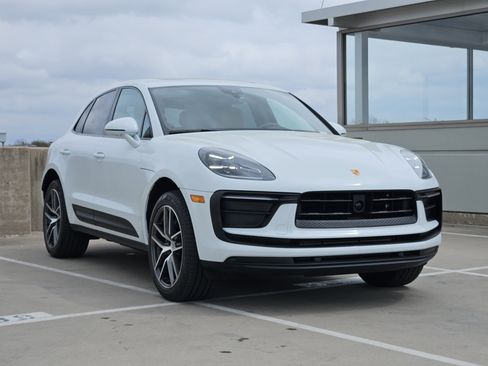 Certified 2025 Porsche Macan image 10