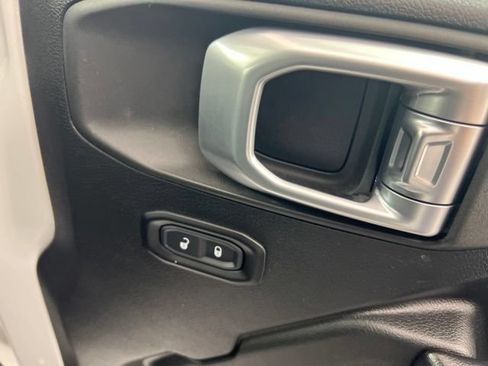Used 2020 Jeep Wrangler Sport AWD/4WD image 23