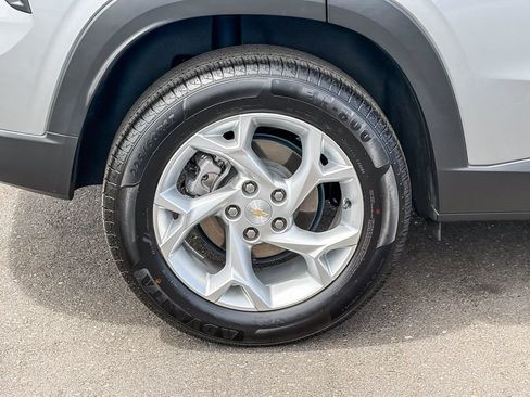 Used 2024 Chevrolet Trax LS w/ LS Convenience Package FWD image 13