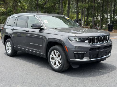Used 2023 Jeep Grand Cherokee L Limited AWD/4WD image 19