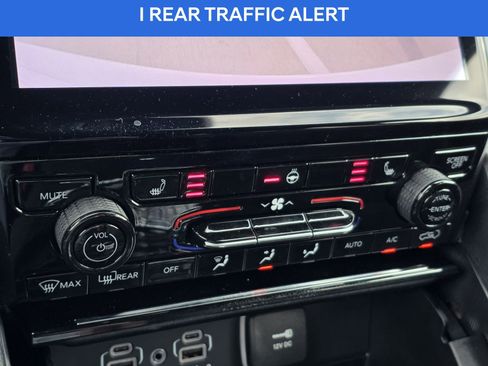 Used 2025 Jeep Grand Cherokee Limited image 23