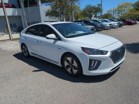 Used 2020 Hyundai Ioniq Limited image 2
