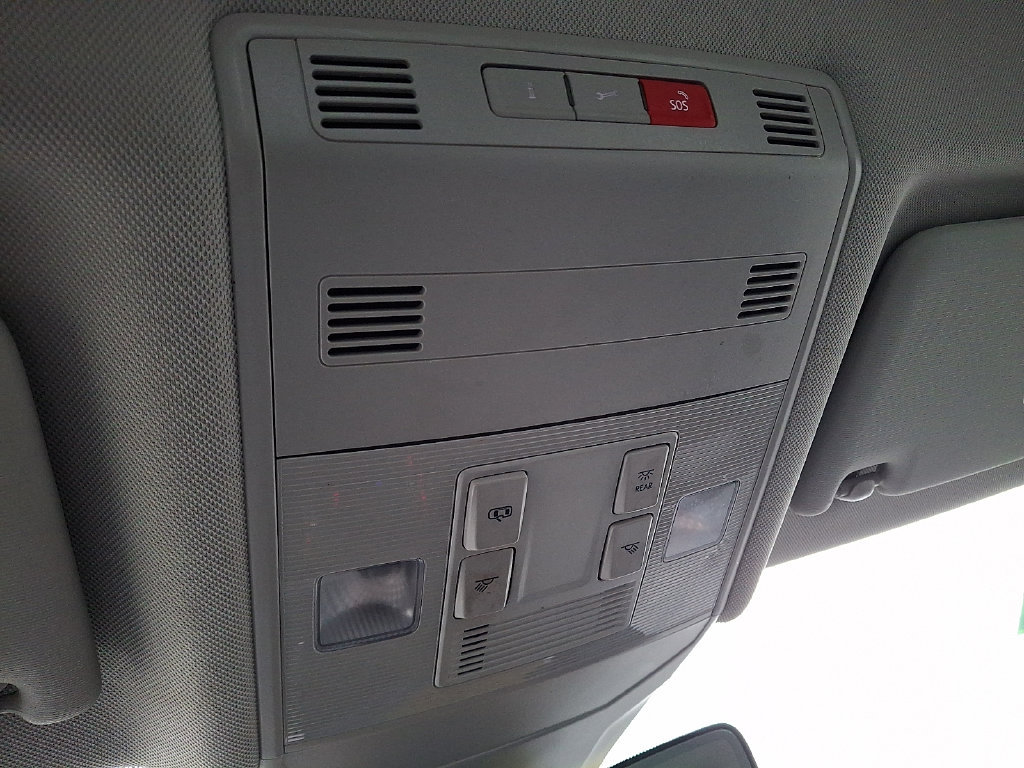 Used 2025 Volkswagen Jetta SE FWD image 25