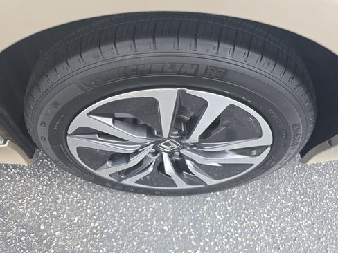 Used 2019 Honda Accord EX image 31