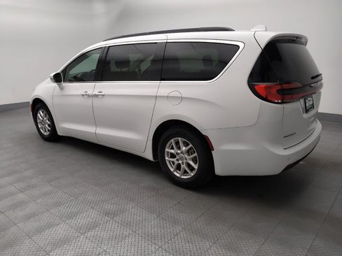 Used 2022 Chrysler Pacifica Touring-L FWD image 3
