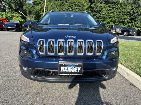 Used 2018 Jeep Cherokee Latitude Plus w/ Cold Weather Group AWD/4WD image 3