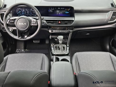 Certified 2024 Kia Seltos EX FWD image 12