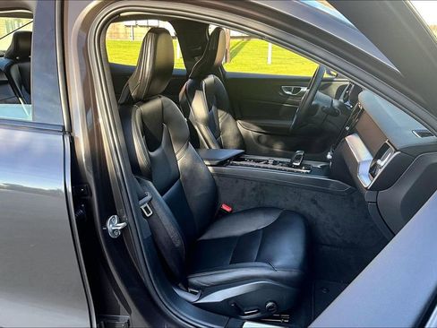 Used 2025 Volvo S60 B5 Core FWD image 10