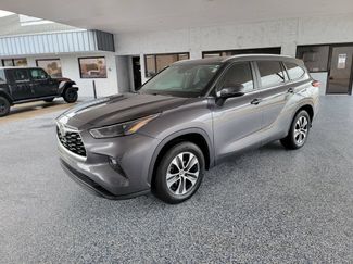 Used 2023 Toyota Highlander XLE FWD video 1
