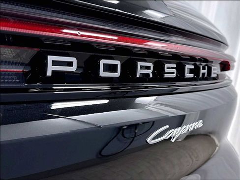 New 2026 Porsche Cayenne AWD/4WD image 33