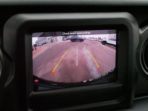 Used 2022 Jeep Wrangler Willys image 30