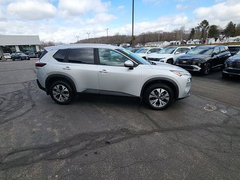 Used 2023 Nissan Rogue SV w/ SV Premium B Package image 3