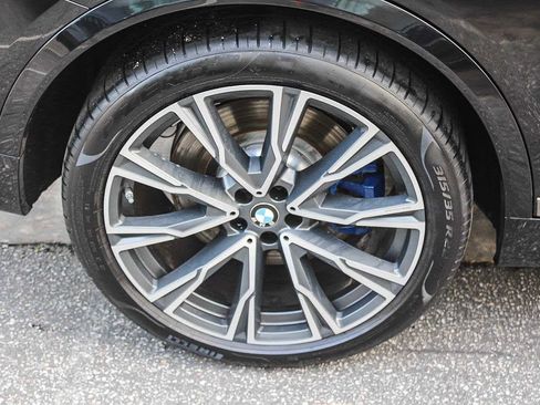 Used 2022 BMW X7 M50i w/ Dynamic Handling Package image 8