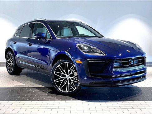 Used 2026 Porsche Macan AWD/4WD image 12