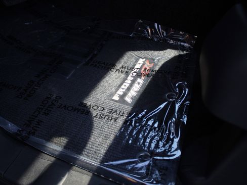 Used 2023 Nissan Frontier PRO-4X image 28