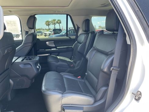 Used 2025 Ford Expedition Platinum AWD/4WD image 8