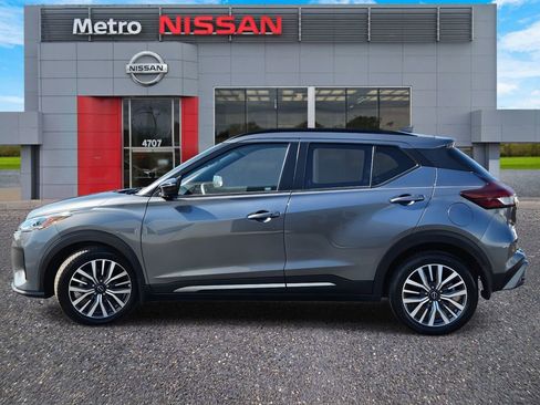 Used 2023 Nissan Kicks SR image 3