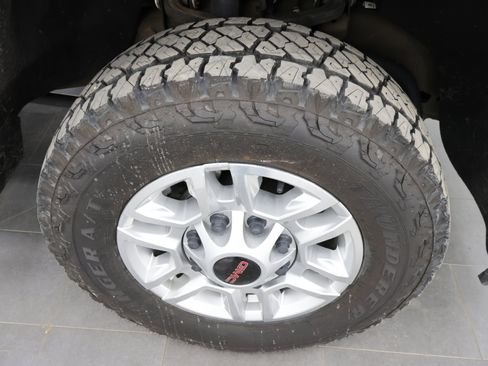 Used 2023 GMC Sierra 2500 SLE w/ SLE Convenience Package AWD/4WD image 3