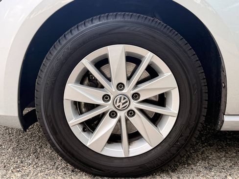 Used 2015 Volkswagen Golf S FWD image 9