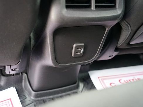 Used 2024 GMC Terrain SLE w/ Driver Convenience Package FWD image 9