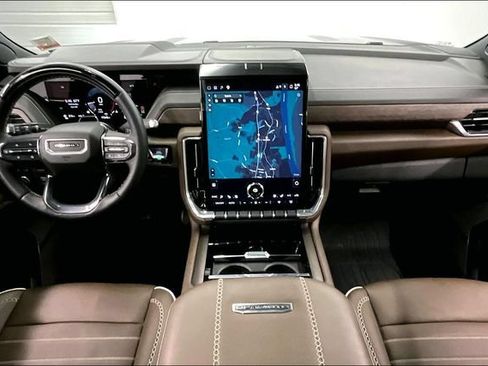 Used 2025 GMC Yukon XL Denali Ultimate w/ LPO, Floor Liner Package AWD/4WD image 18