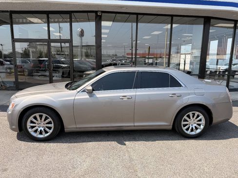 Used 2014 Chrysler 300 Touring w/ Quick Order Package 22F RWD image 2