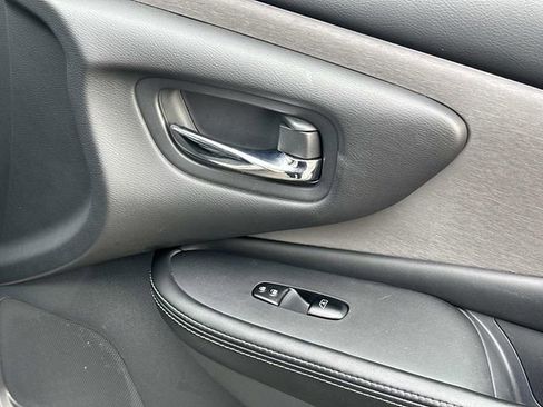 Used 2023 Nissan Murano SV image 9