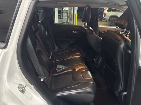 Used 2020 Jeep Cherokee Altitude image 28