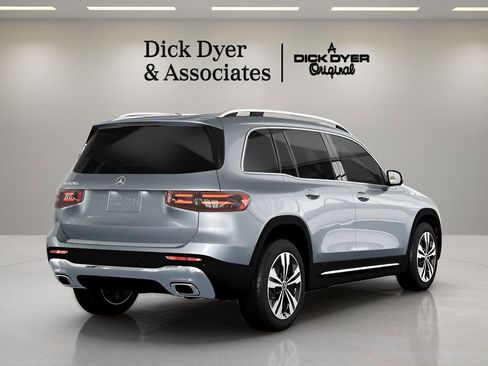 Used 2026 Mercedes-Benz GLB 250 image 11