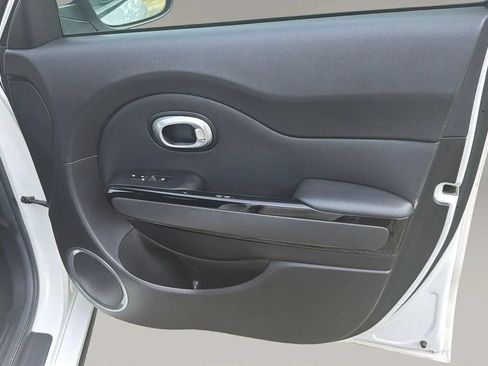 Used 2016 Kia Soul + w/ Soulful Package FWD image 33