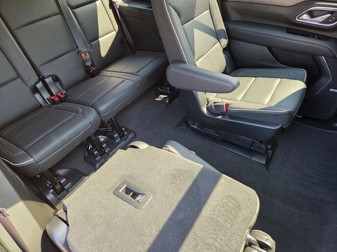 Used 2023 GMC Yukon SLT w/ SLT Premium Package AWD/4WD image 5