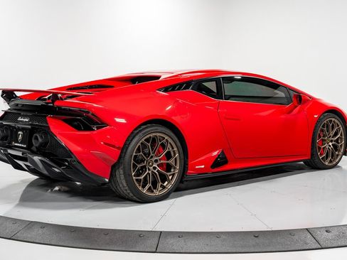 Used 2023 Lamborghini Huracan Tecnica image 3