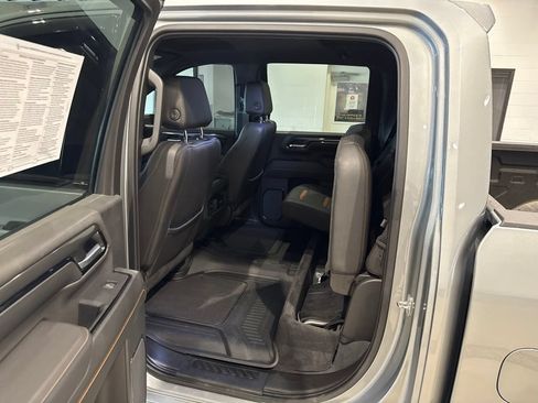 Used 2024 GMC Sierra 3500 AT4 w/ Technology Package AWD/4WD image 20