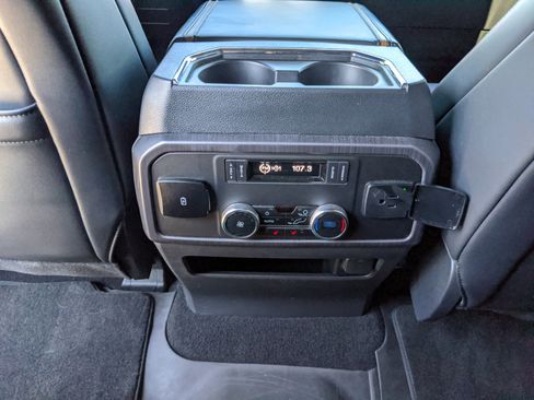 Used 2024 Ford Expedition Platinum image 18