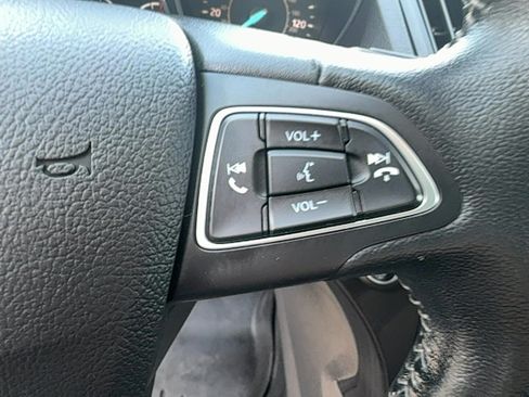 Used 2019 Ford Escape SE w/ SE Sport Appearance Package AWD/4WD image 16