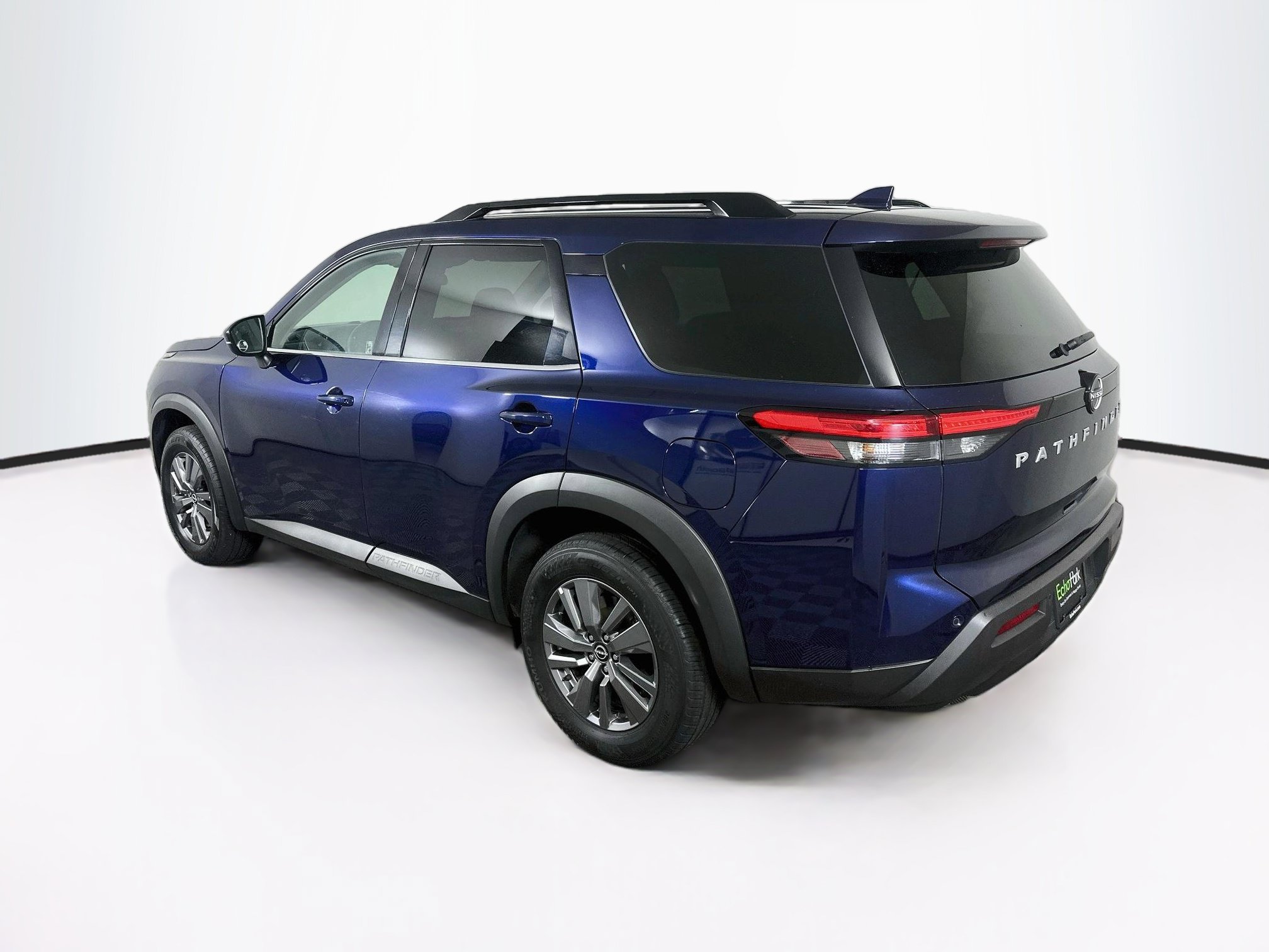 Used 2025 Nissan Pathfinder SV FWD image 5