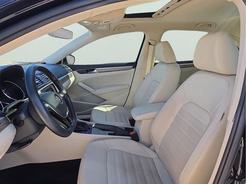 Used 2017 Volkswagen Passat 1.8T SEL Premium image 13