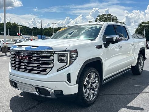Used 2023 GMC Sierra 1500 Denali w/ Denali Reserve Package AWD/4WD image 9