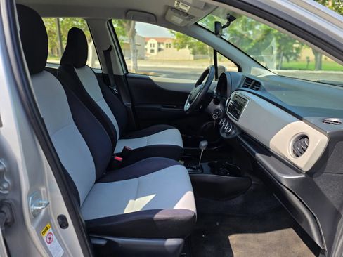 Used 2013 Toyota Yaris LE FWD image 13