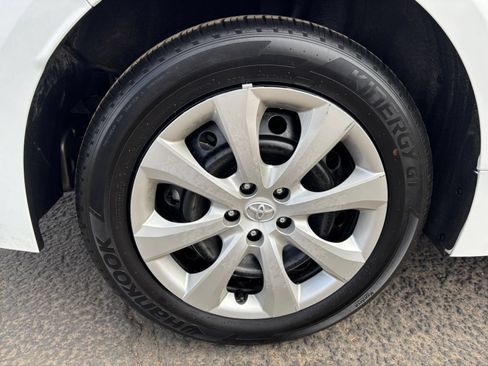 Used 2025 Toyota Corolla LE FWD image 27