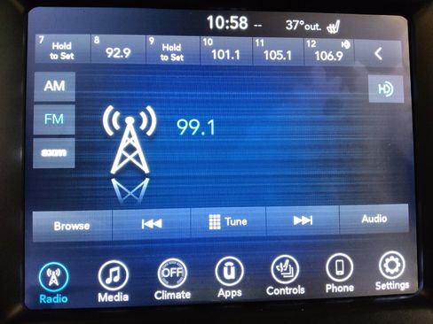 Used 2017 Chrysler 300 Limited image 25