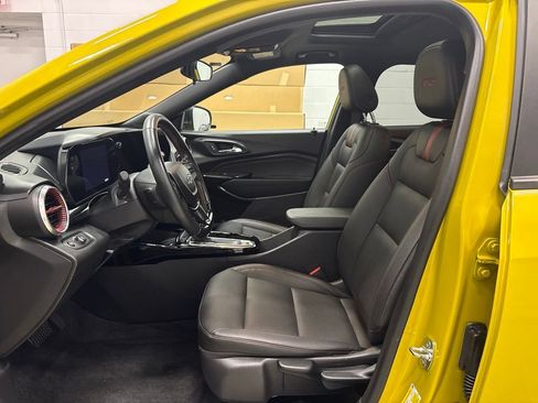 Used 2024 Chevrolet Trax RS w/ Sunroof Package FWD image 16