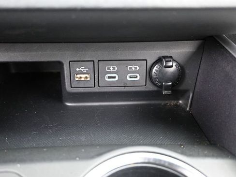 Certified 2023 Toyota Highlander XLE image 33