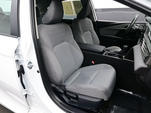 Used 2025 Toyota Camry LE w/ Convenience Package image 13