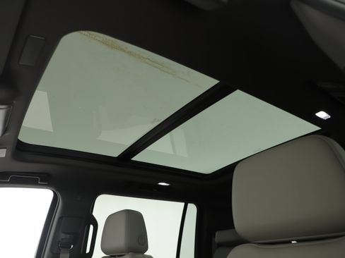 Used 2025 Chevrolet Suburban Z71 w/ Comfort Package image 26