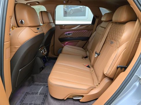 Certified 2022 Bentley Bentayga V8 image 20