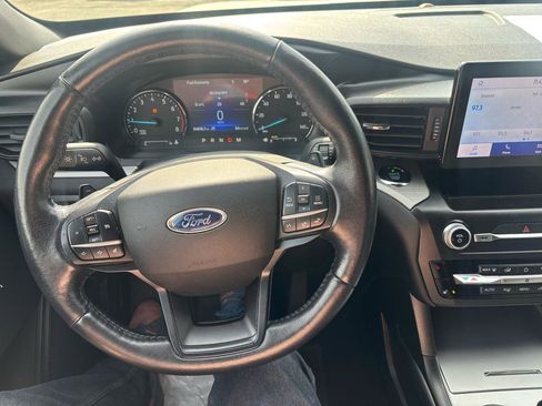 Used 2020 Ford Explorer XLT w/ Comfort Package image 17